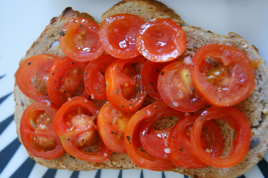 recette tartines frottèes à l'ail et tomates cerise