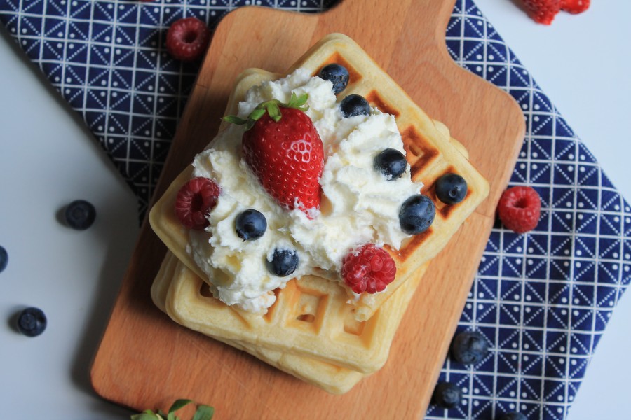 GAUFRES CHANTILLY A LA ROSE FRUITS ROUGES